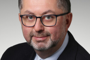 Halim Yanikomeroglu headshot