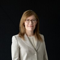 Kristen Schell headshot