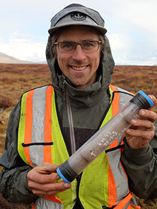 Elliott Skierszkan headshot