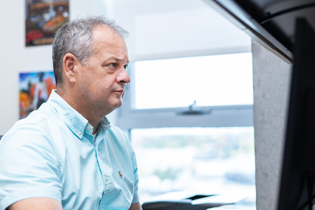 Paul Villeneuve side profile